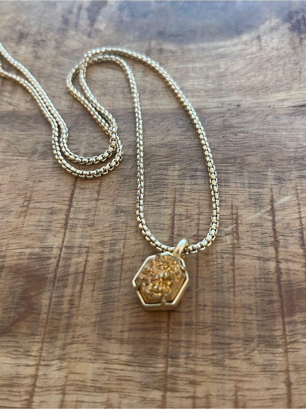 Kendra Scott adjustable length necklace in gold with gold shimmer stone - Picture 1 of 4